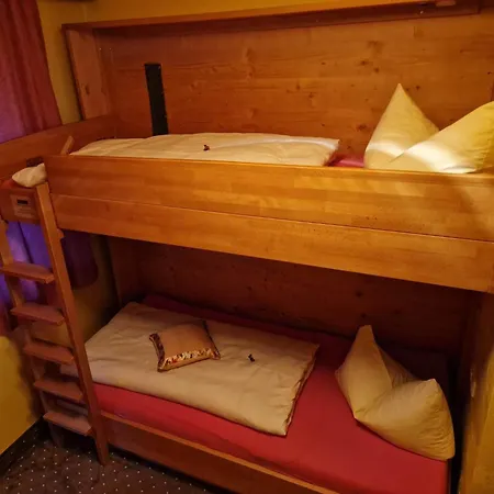 Lindenhof מלון 3*